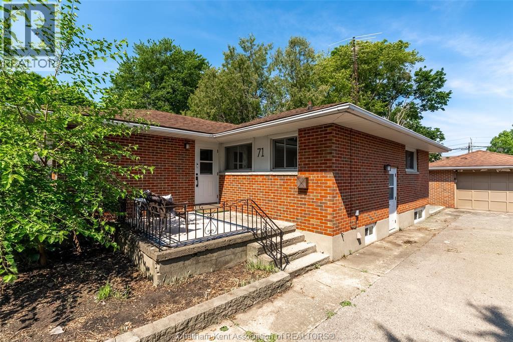 71 McFarlane Avenue, Chatham — photograph 2