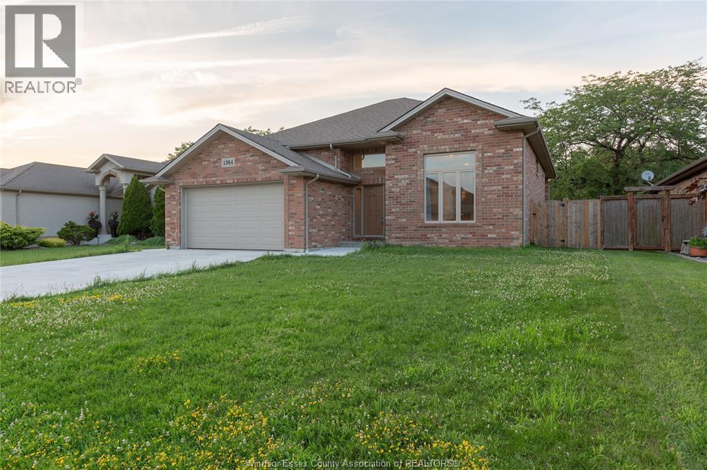 1364 Matthew Crescent, Lakeshore — primary photograph