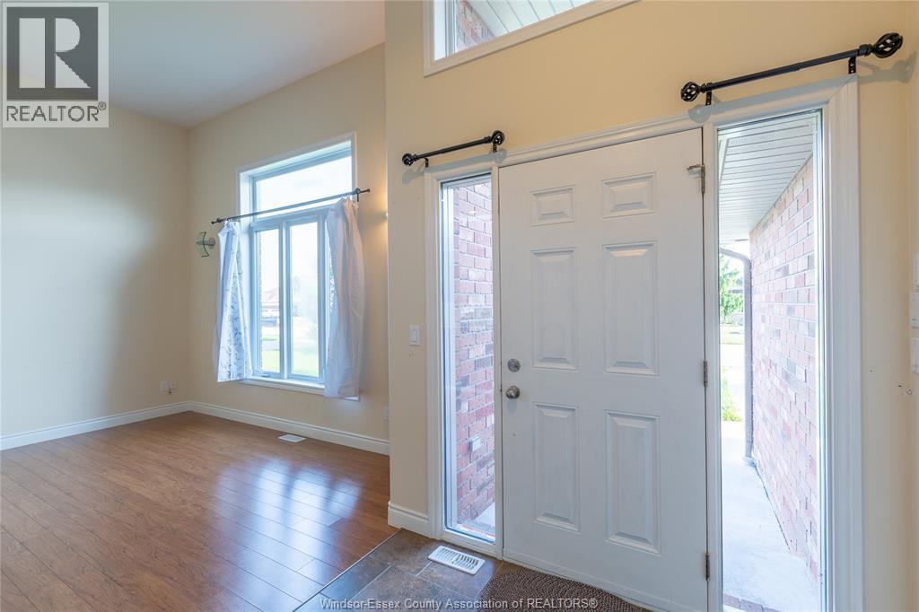 1364 Matthew Crescent, Lakeshore — photograph 2