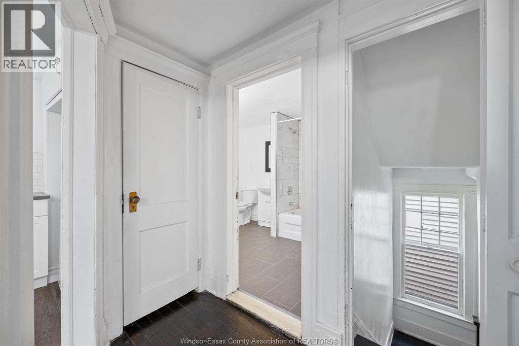 835 Moy #UPPER, Windsor — photograph 2