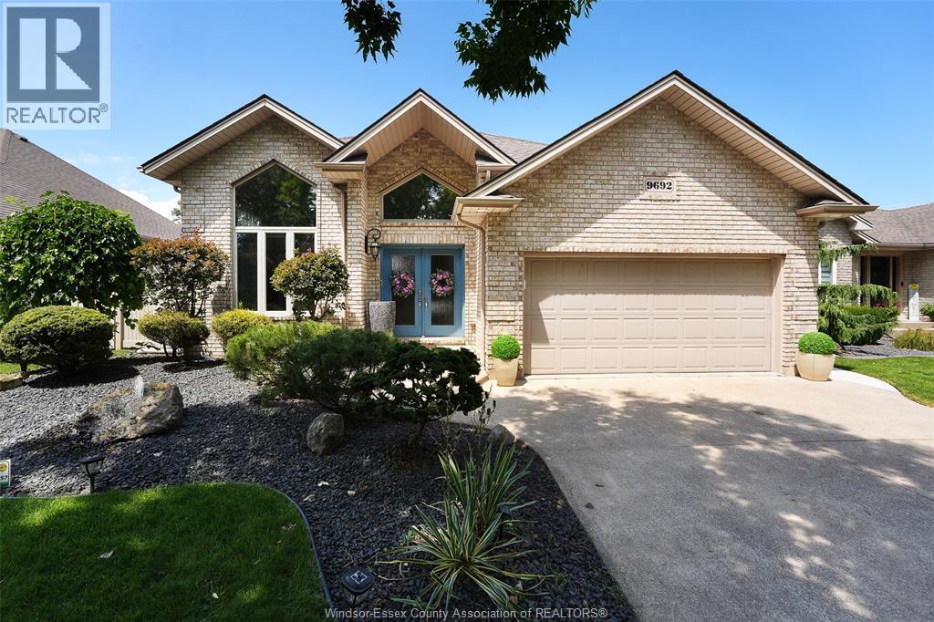 9692 Manitou Crescent, Windsor — photograph 2