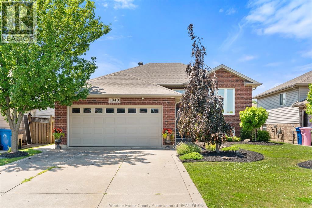 Single Family — 1040 King Louis Street, Lakeshore, Ontario