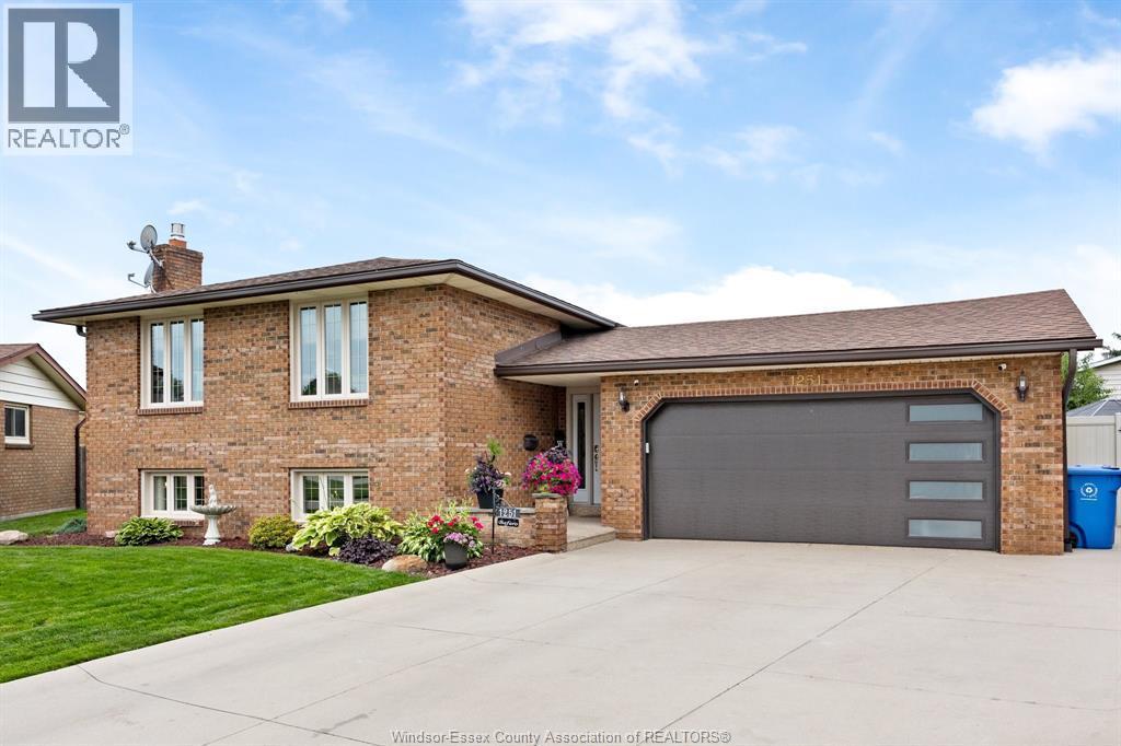 1251 Huntwick Place, LaSalle — photograph 2
