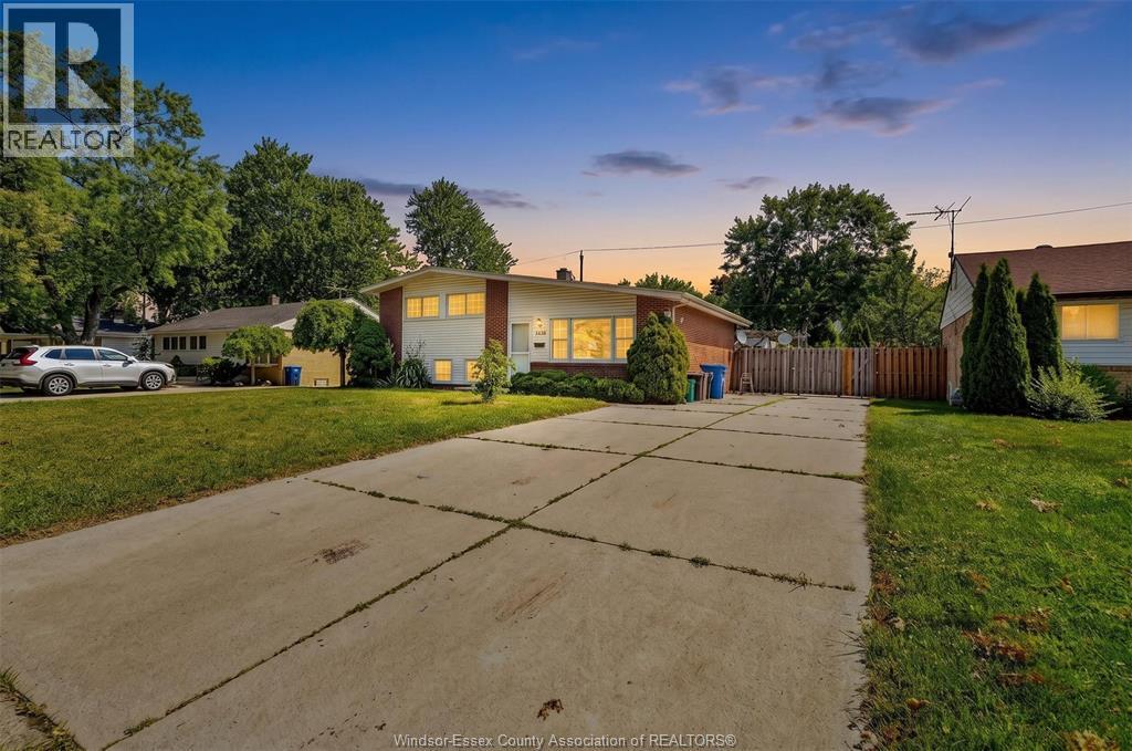 3436 Glenwood Avenue, Windsor — photograph 3