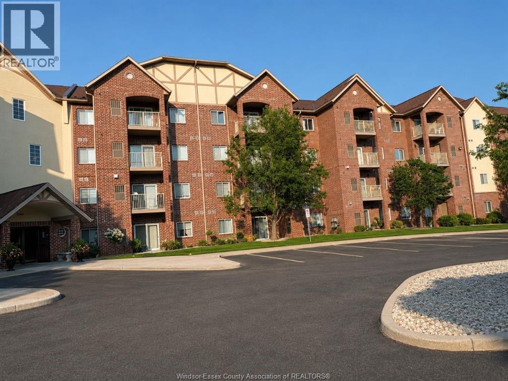 3160 Wildwood #320, Windsor — photograph 2
