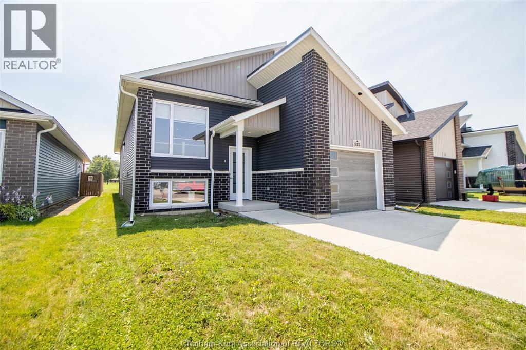 223 Manning Drive Drive, Chatham — photograph 2