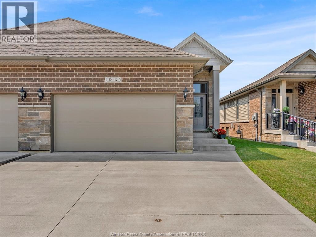 5 Woodland Street, Kingsville — photograph 2