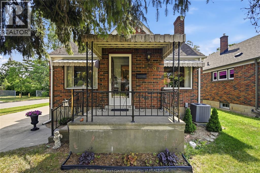 3-bedroom Single Family at 889 Patrice Drive, Windsor — photograph 2