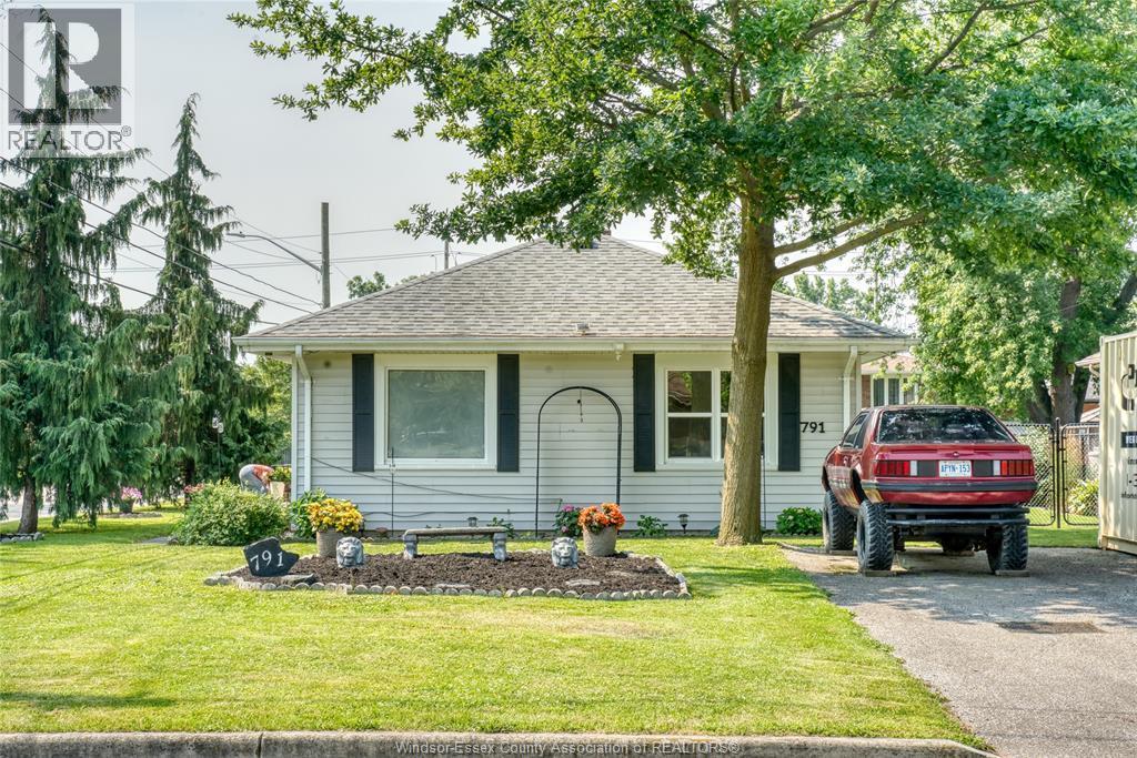 791 Scofield Avenue, Windsor — photograph 3