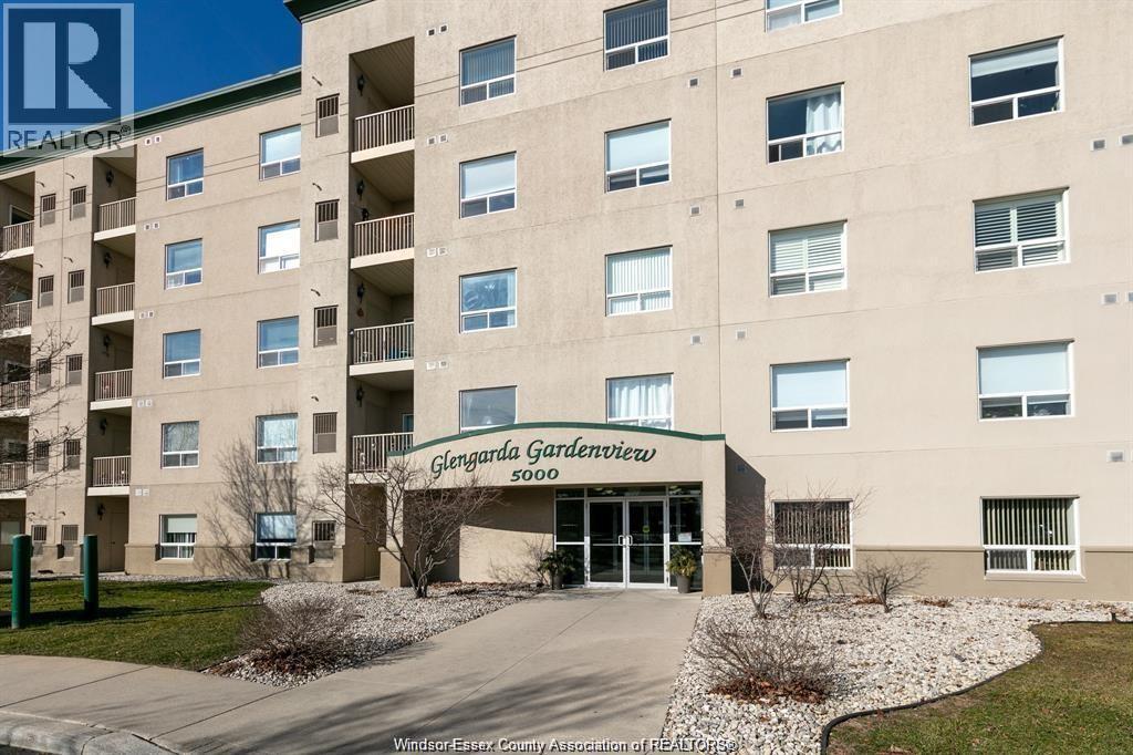 5000 Wyandotte #304, Windsor — photograph 2