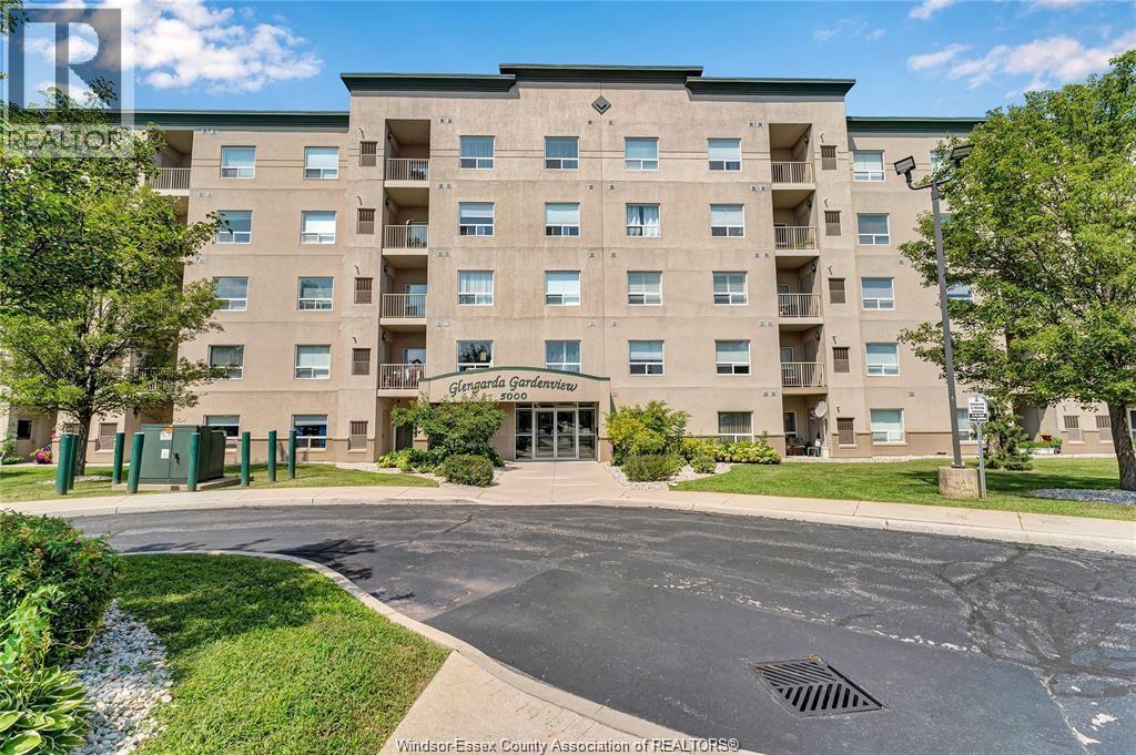 5000 Wyandotte #304, Windsor — primary photograph