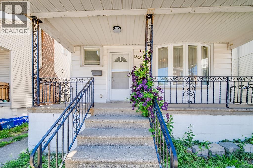1333 Wyandotte Street, Windsor — photograph 2