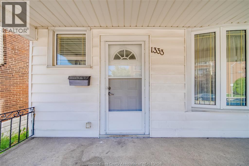 1333 Wyandotte Street, Windsor — photograph 3