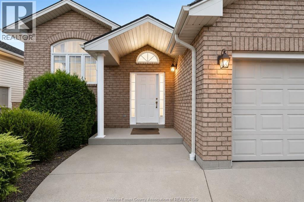 1039 Clover, Windsor — photograph 2