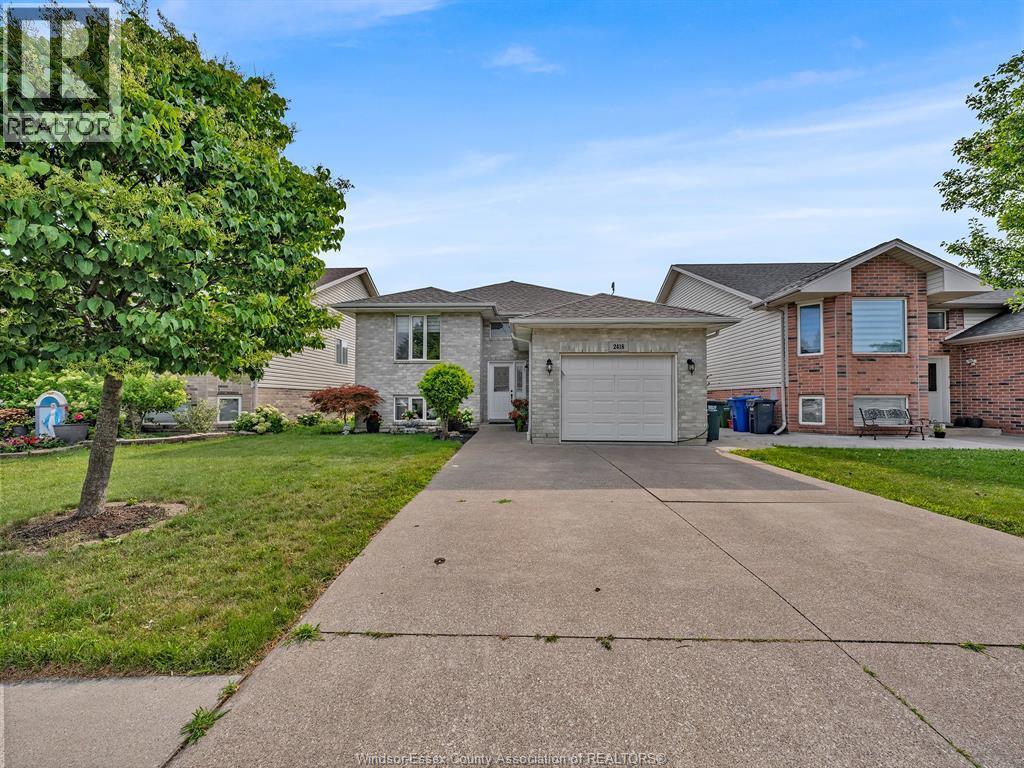2418 Duneshill Avenue, Windsor — photograph 2