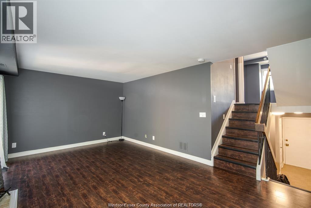 3925 Riverside Drive, Windsor — photograph 2