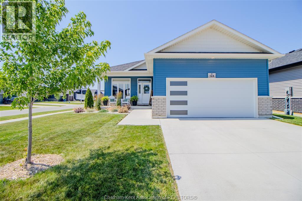 124 Grassland Grove, Chatham — photograph 2