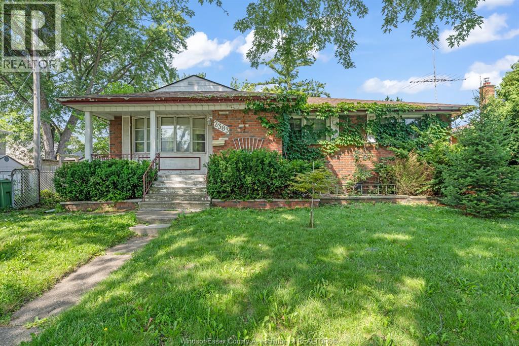 2383 Woodlawn, Windsor — photograph 2