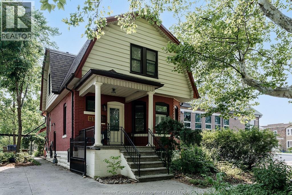 Single Family — 819 Windermere, Windsor, Ontario