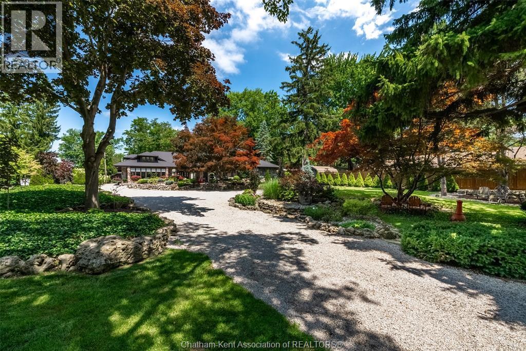 3 Pinecrest Road, Chatham — photograph 2