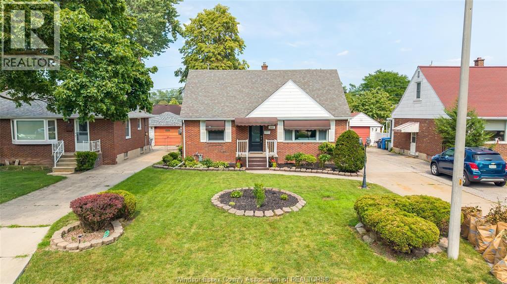 Single Family — 1030 Isabelle Place, Windsor, Ontario