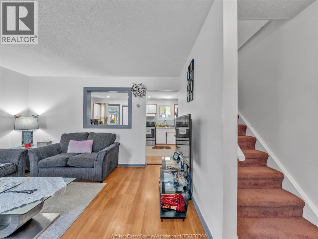 1615 Curry, Windsor — photograph 3