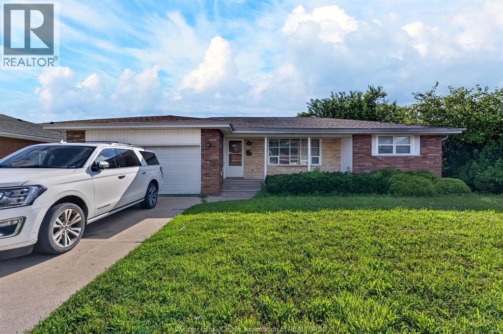 2450 McKay Avenue, Windsor — primary photograph