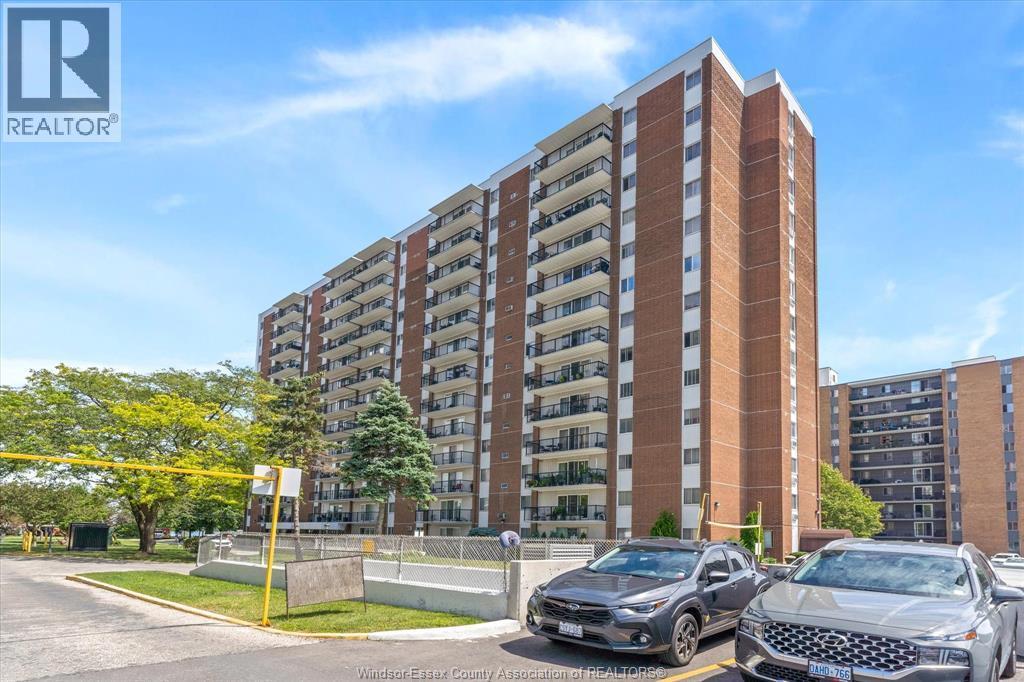 Single Family — 8591 Riverside Drive, Windsor, Ontario