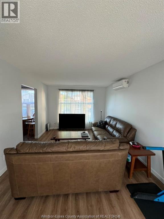 9260 Arncliffe Court, Windsor — photograph 2