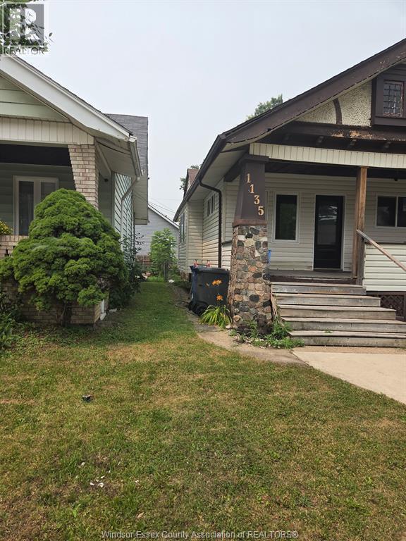 1135 Church, Windsor — photograph 2