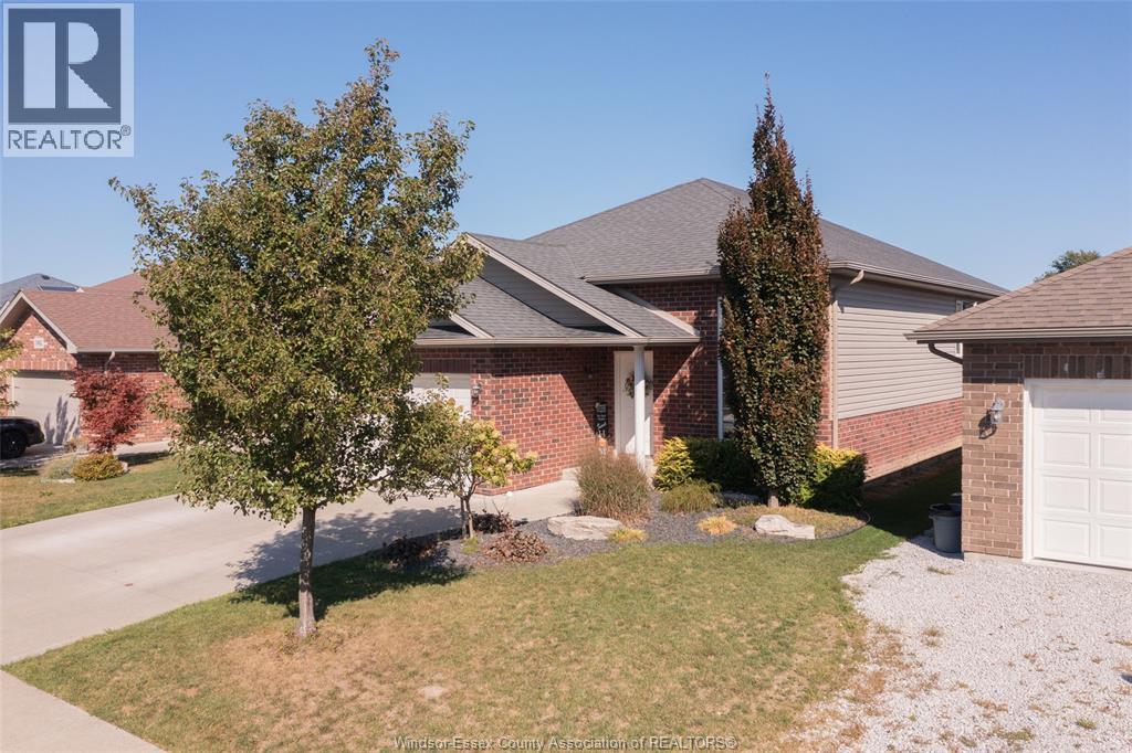 1168 Ivanhill Avenue, Windsor — photograph 2