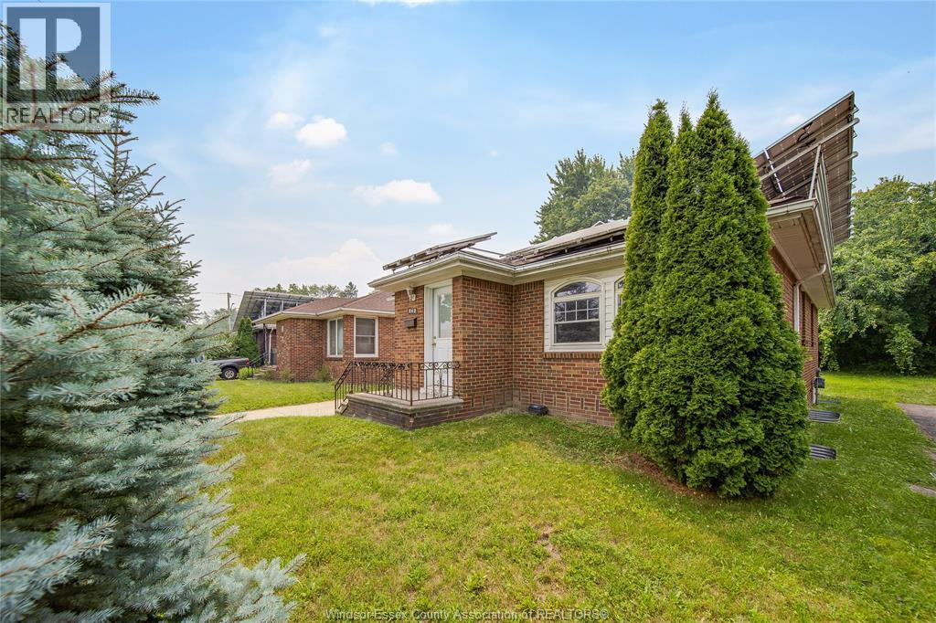563 Indian Road, Windsor — photograph 2