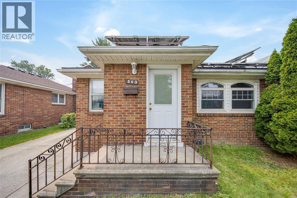 563 Indian Road, Windsor — photograph 3