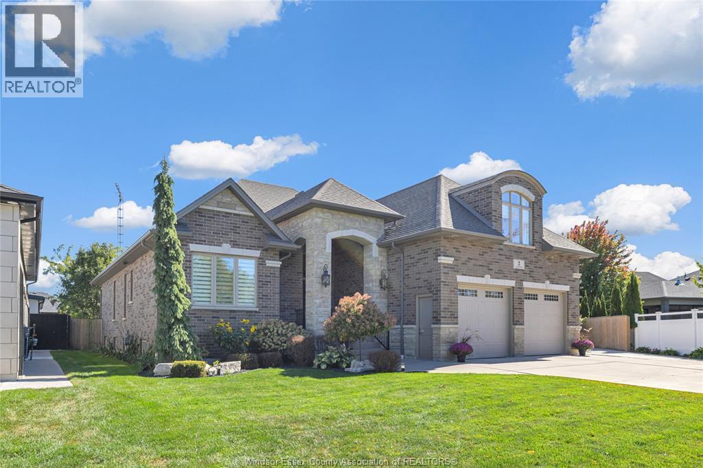 5-bedroom Single Family at 2 Malibu Drive, Leamington — photograph 3
