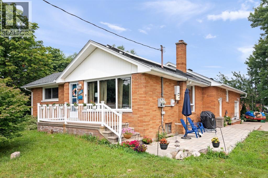 4-bedroom Single Family at 636 Cabana, Windsor — photograph 2