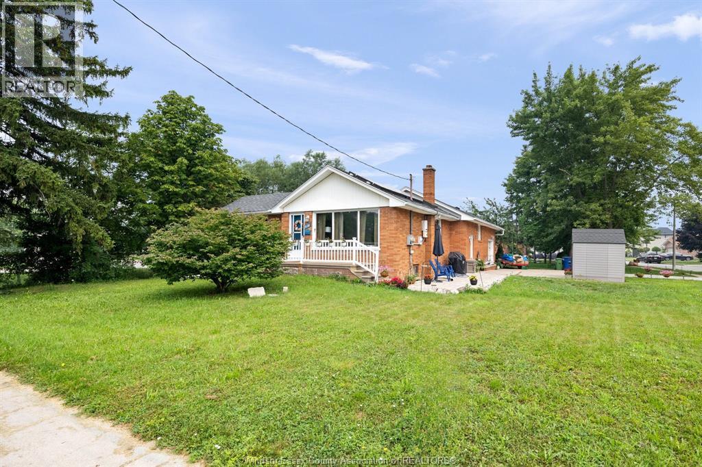 4-bedroom Single Family at 636 Cabana, Windsor — photograph 3