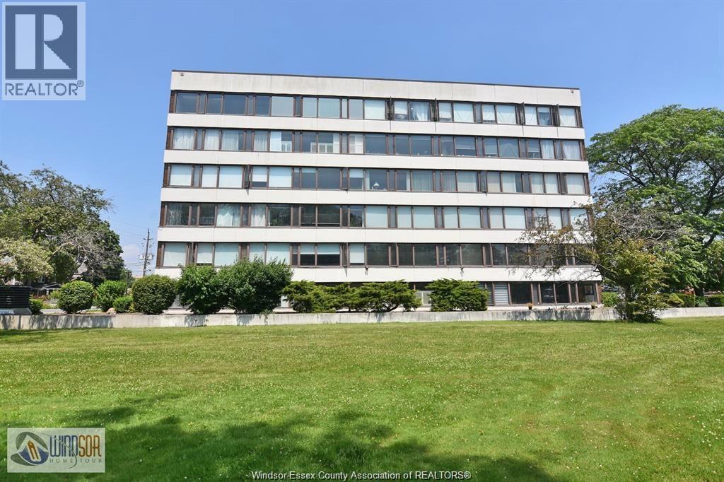 2144 Pelissier #601, Windsor — photograph 2