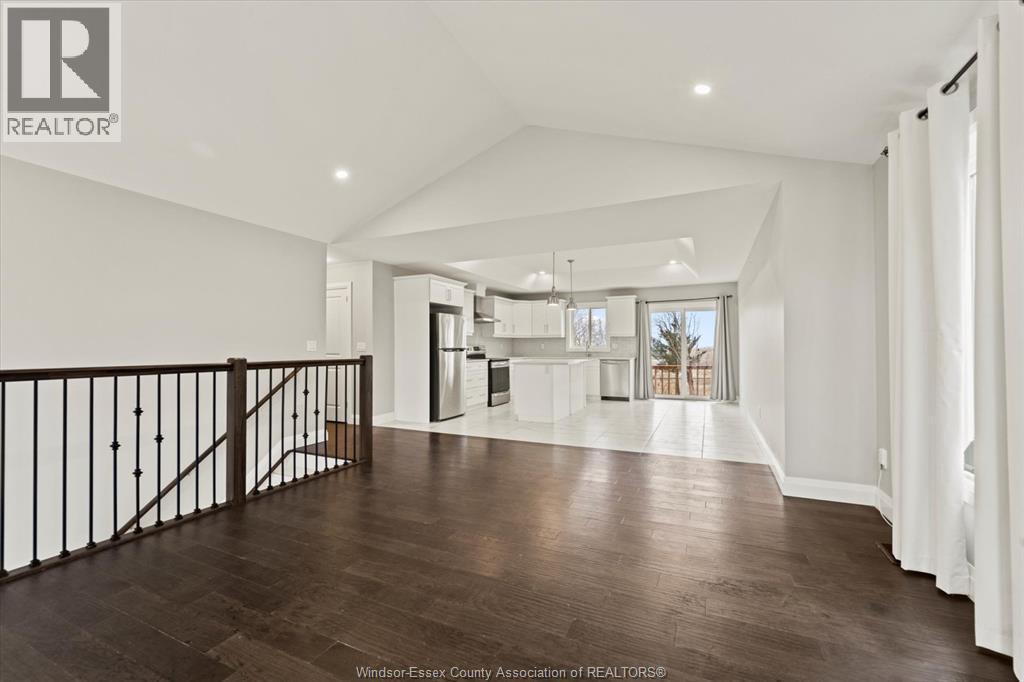 4511 Ursula, Lakeshore — photograph 3
