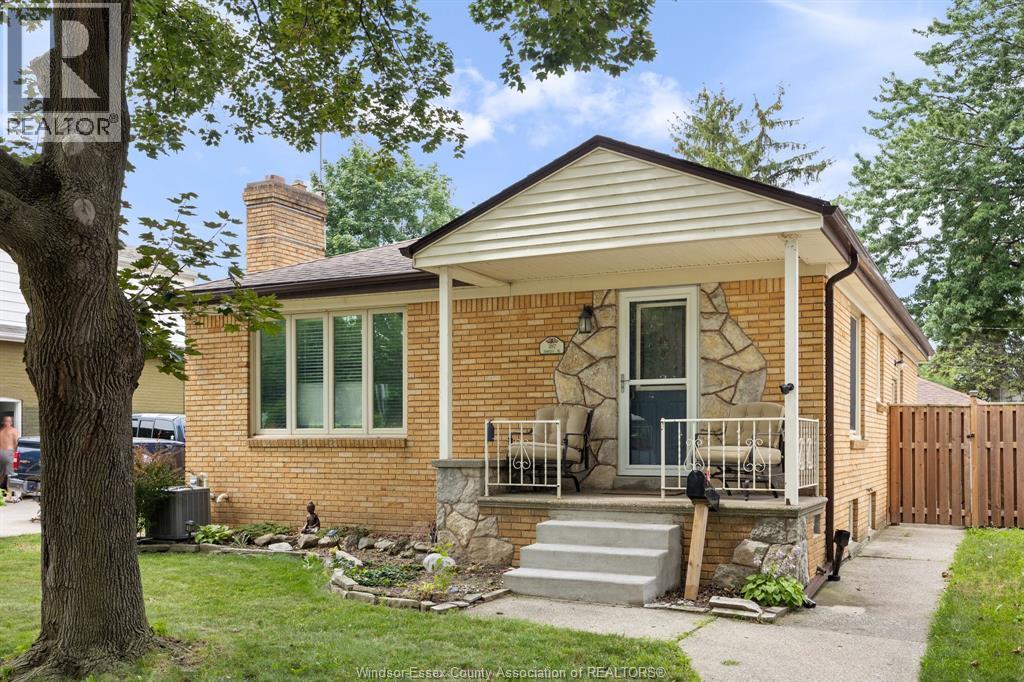 287 Isabelle Place, Windsor — primary photograph