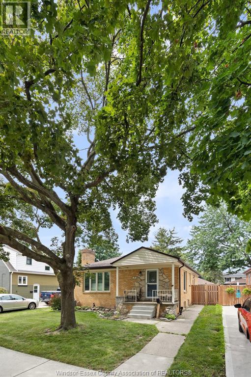 287 Isabelle Place, Windsor — photograph 2