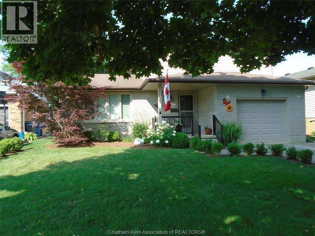 31 Monarch Drive, Chatham — photograph 2