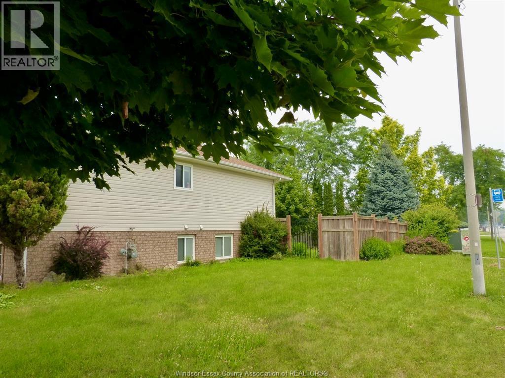 151 Christina Crescent, Leamington — photograph 3