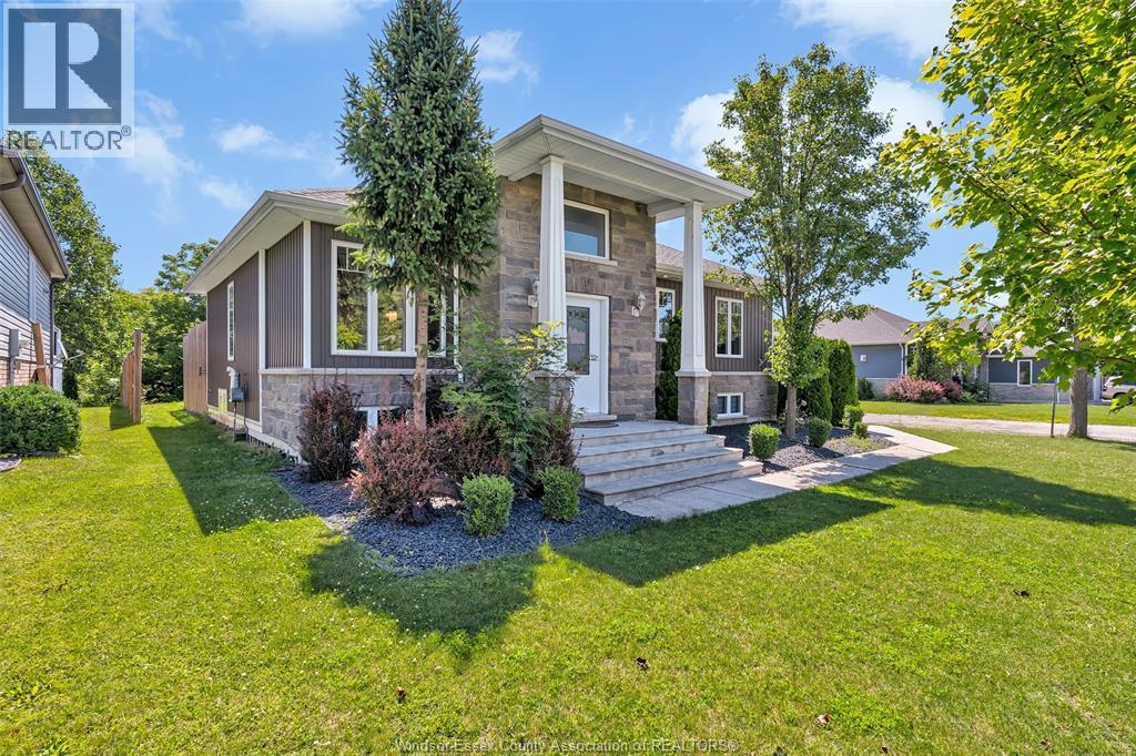 4-bedroom Single Family at 10 Lisa Street, Wheatley — photograph 3