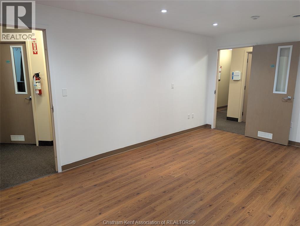 425 McNaughton Avenue #14, Chatham — photograph 3
