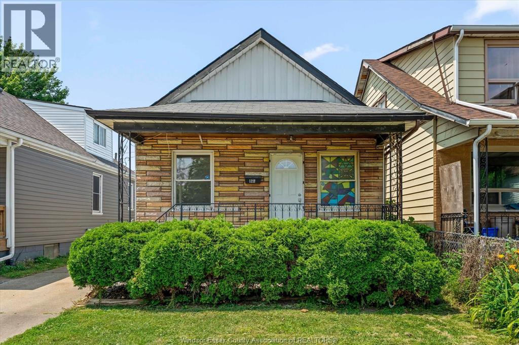 Multi-family — 1217 Henry Ford Centre, Windsor, Ontario