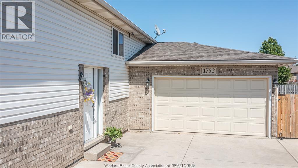 1752 Vicky Circle, Windsor — photograph 2