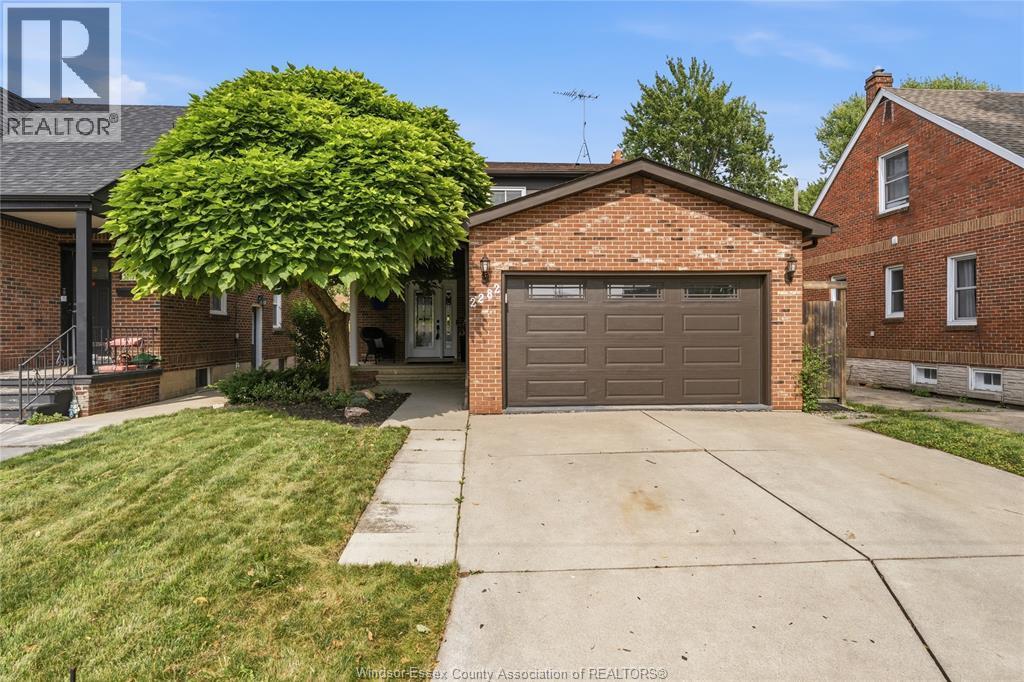 2282 Woodlawn, Windsor — primary photograph