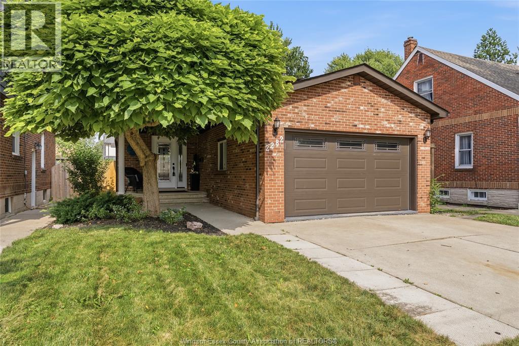 2282 Woodlawn, Windsor — photograph 3