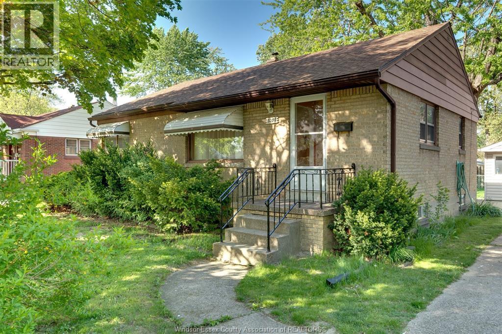 3256 Dominion Boulevard, Windsor — primary photograph