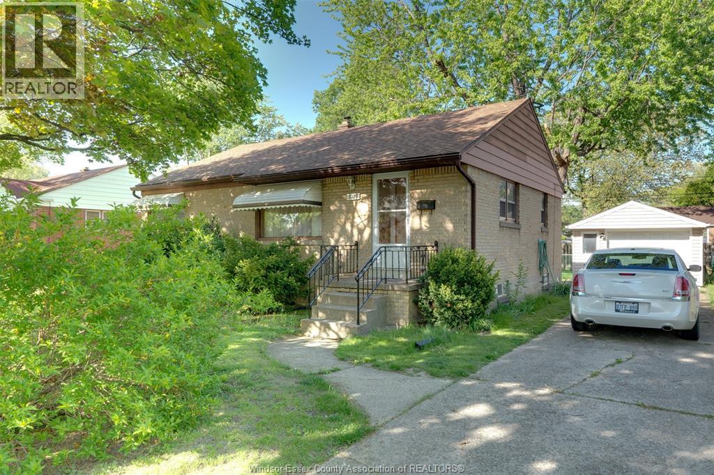 3256 Dominion Boulevard, Windsor — photograph 2